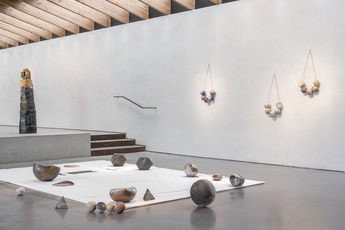 Eléonore False — Perles de terre