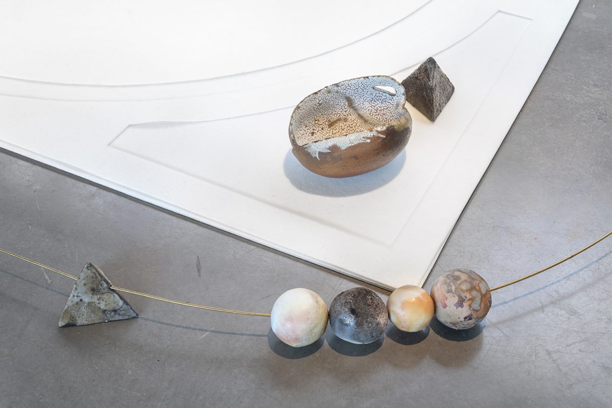 Eléonore False — Perles de terre